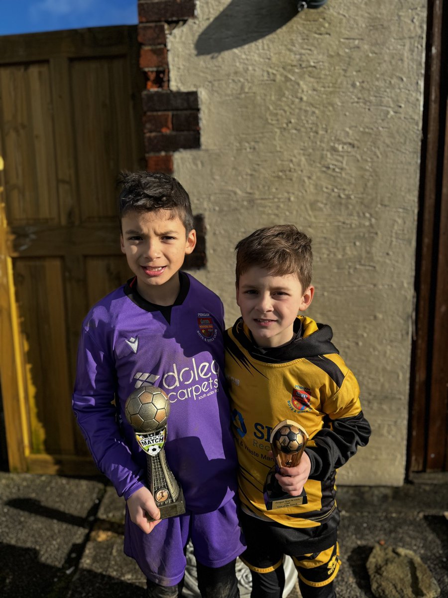 LiamKelly008's tweet image. Proud coach, even prouder Father!!! ⚽️⚽️⚽️

2 x Star Players today and both teams going undefeated 💪🏼

#UppaPengam🧡🖤🧡 

#TheSimpleThings

@PengamJFC