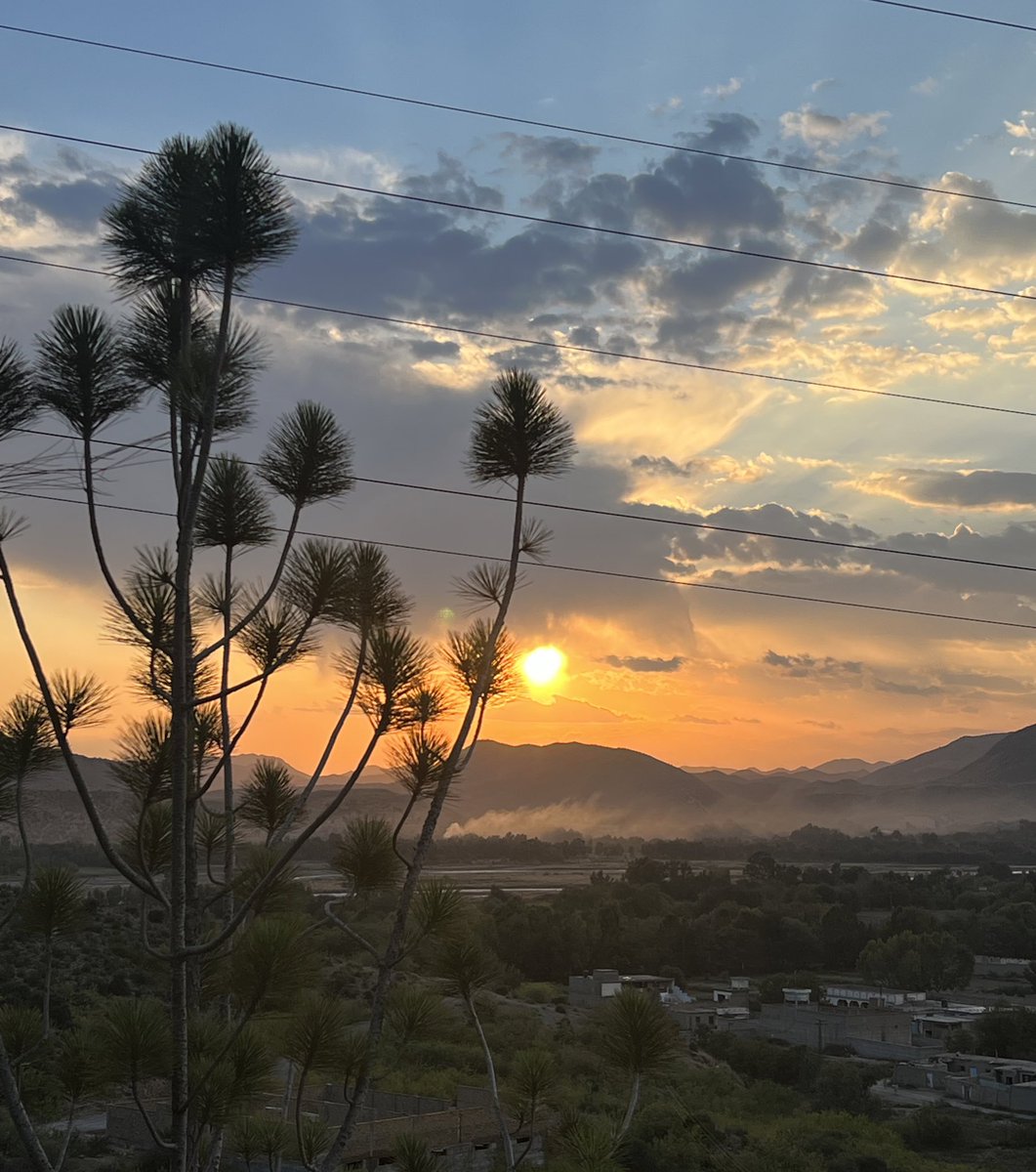 تم نے دیکھا ہے صرف آنکھوں کو

تم نے آنکھوں میں کہاں دیکھا ہے