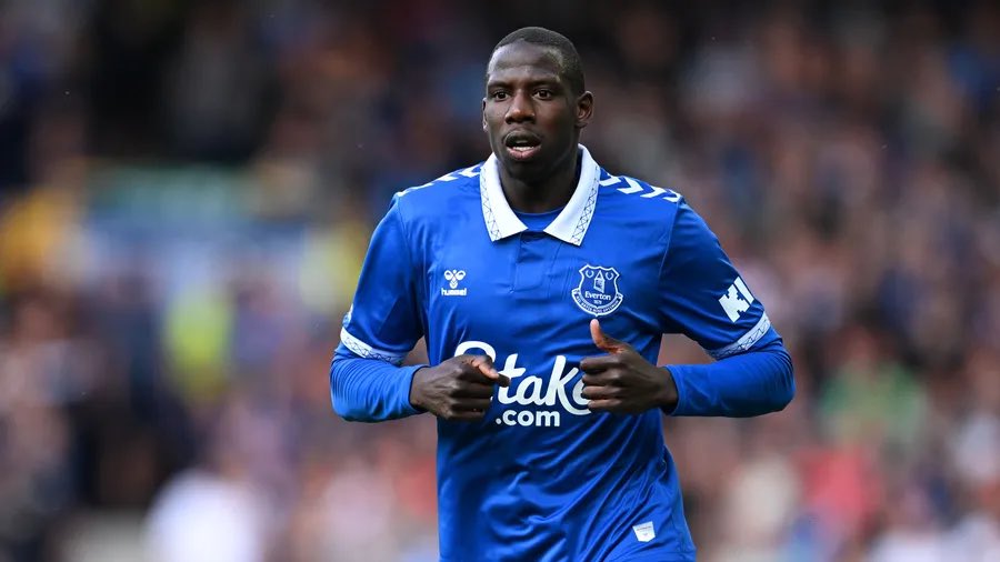 Everton Manager Sean Dyche hands starts to Abdoulaye Doucoure, who returns from injury, Seamus Coleman and Arnaut Danjuma. Dwight McNeil, who was injured at Crystal Palace, manages to pass a fitness test to make the substitutes as Everton face Aston Villa this afternoon 🔵