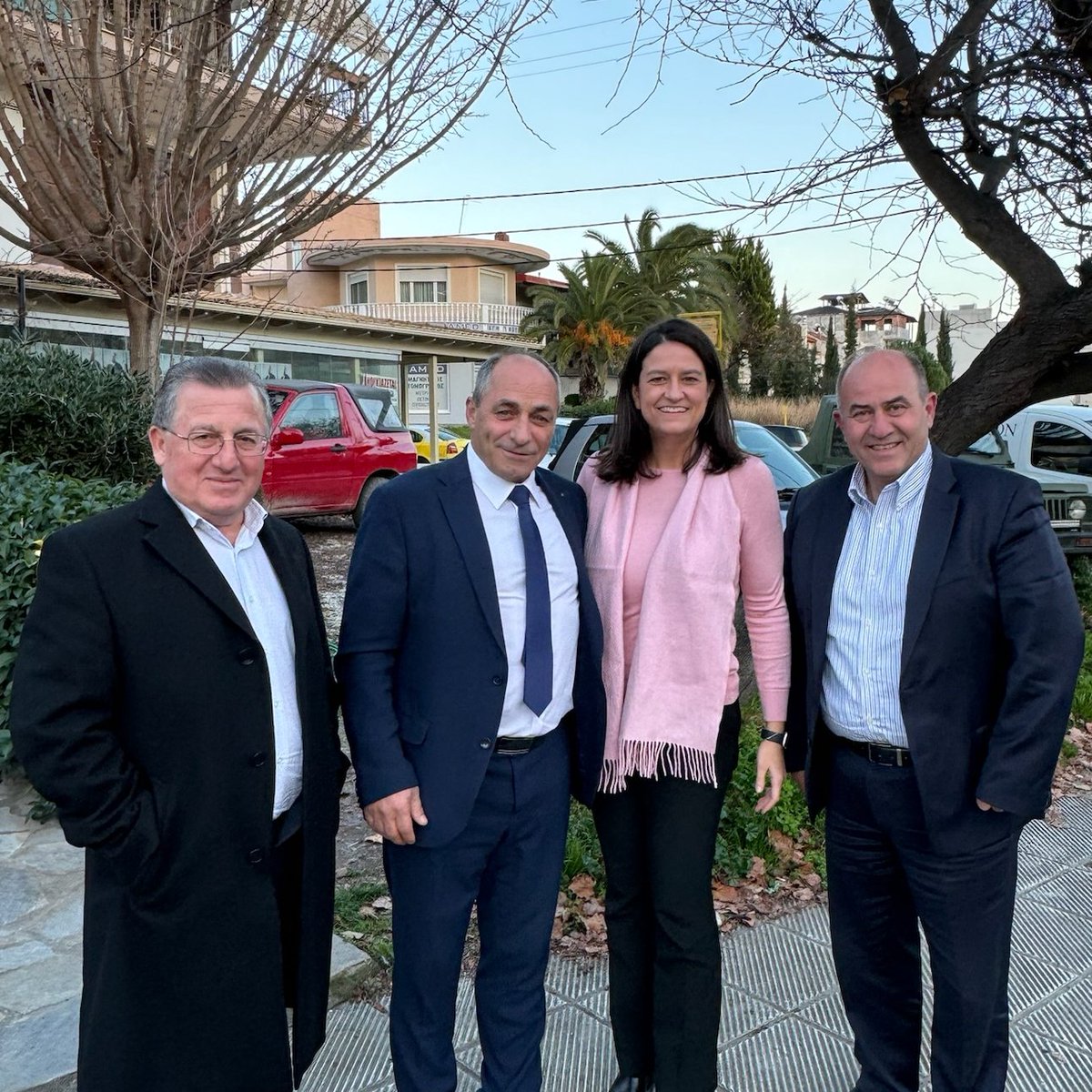 Μια υπέροχη και παραγωγική Παρασκευή προχθές στην Πιερία. Επισκέφθηκα και τους τρεις Δήμους της Περιφερειακής Ενότητας, Κατερίνης, Δίου-Ολύμπου, Πύδνας-Κολινδρού, συναντήθηκα με τους Δημάρχους Γιάννη Ντούμο, <a href="/gerolioliosv/">Βαγγέλης Γερολιόλιος</a>, Χρήστο Κομπατσιάρη και τα επιτελεία τους, συζητήσαμε