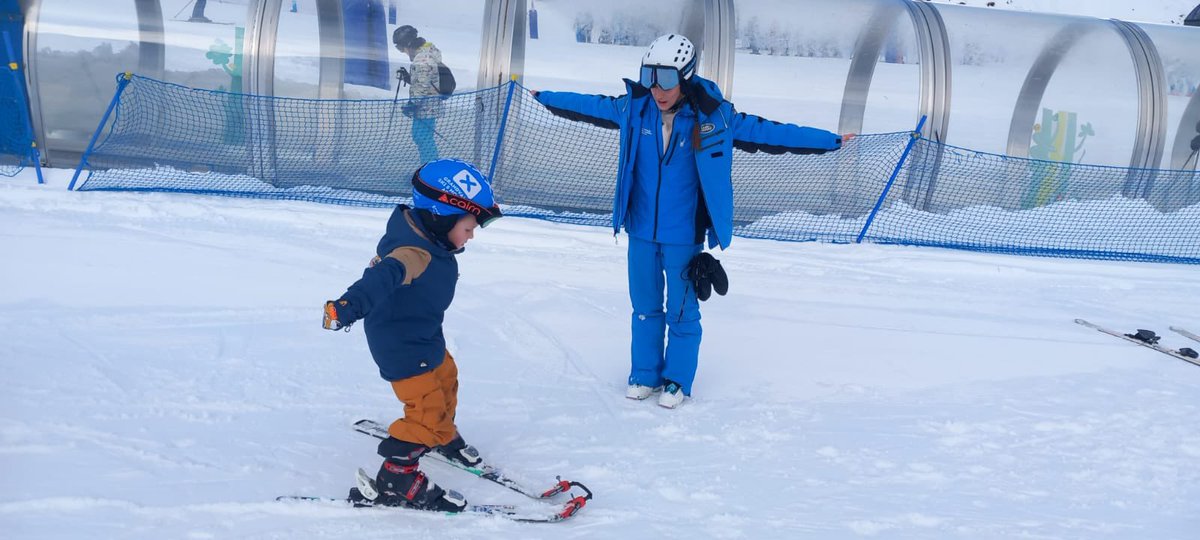 ComuEncamp's tweet photo. Comença una nova edició rècord de l’escola de neu del Comú d’Encamp amb 198 de participants!
+ ℹ️ ⛷️🎿🏂
..
https://t.co/IuVcVRTCKg
..
#encamp #andorra #comuencamp #escoladeneu #grandvalira
🤝 @grandvalira https://t.co/g1jEjZ1Ir8