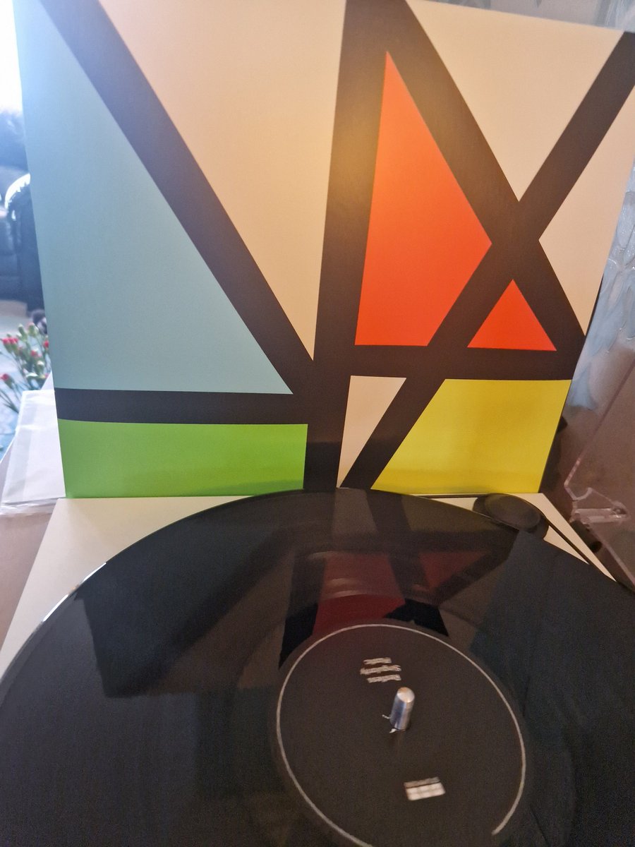 Userselon192's tweet photo. #NowPlaying
#NewOrder
#MusicComplete https://t.co/IeGR60fTEC