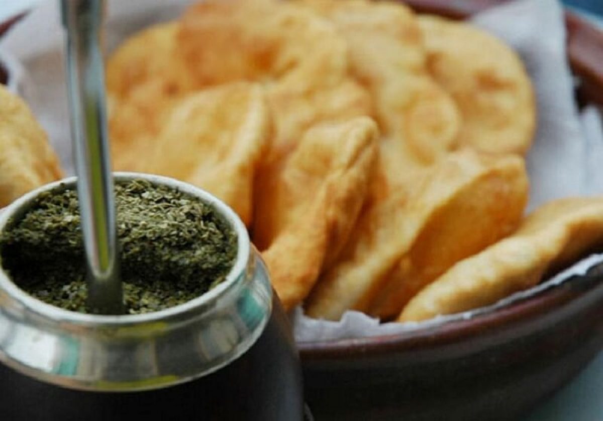Tiatucura1's tweet photo. Buen domingo, amigos!

Amaneció con una lluvia mansa, que no viene mal, y se impuso el mate amago con tortas fritas.

De lo que leímos en la prensa (digital) rescatamos este artículo que les compartimos...

La historia inexplorada de Punta Ballena: cuevas todavía desconocidas, una vieja discoteca y flora única.
La punta rocosa de la Sierra Ballena es un enclave geológico y natural que esconde muchos secretos, entre ellos, similitudes con la falla de San Andrés (California).

Una sierra enclavada en el mar. Único acantilado rocoso de la costa uruguaya. Un sistema de cuevas inexplorado. Un punto de altísima biodiversidad en solo 20 hectáreas de estado silvestre. Todo eso es Punta Ballena. Mucho más que atardeceres, deportes extremos y residencias de lujo. Tres investigadores de distintas áreas explican por qué es un rincón sin comparación.
https://t.co/0IJBfNOKGq

#ampliar