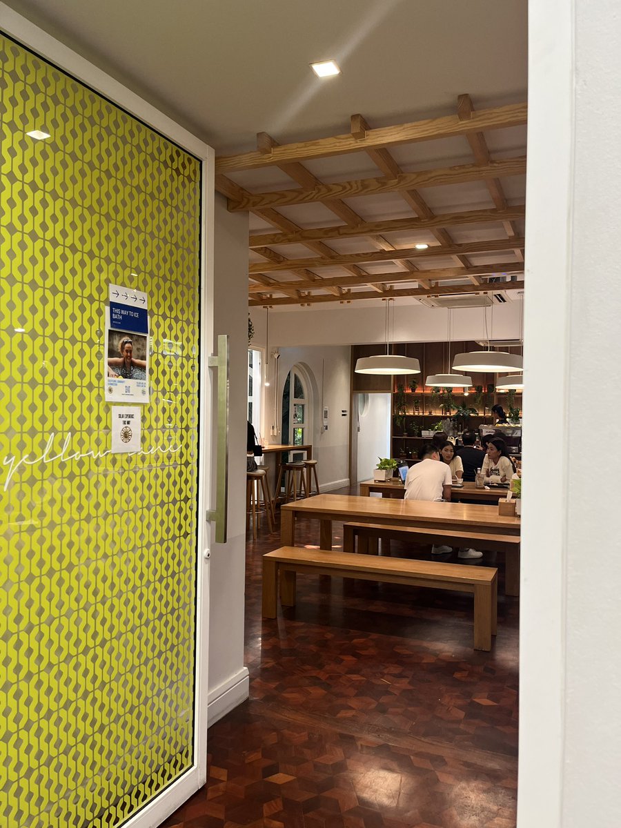 pissnax's tweet photo. yellow lane https://t.co/FOVB3NqloM