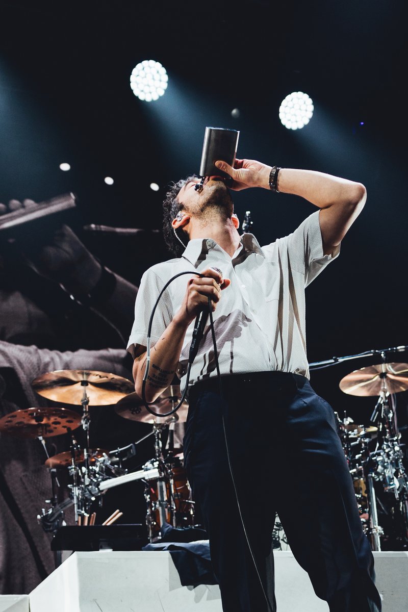 iHeartRadio's tweet photo. Matty Healy #iHeartALT2024 appreciation post

📸: @skylerbarberio https://t.co/HXn93SRFay