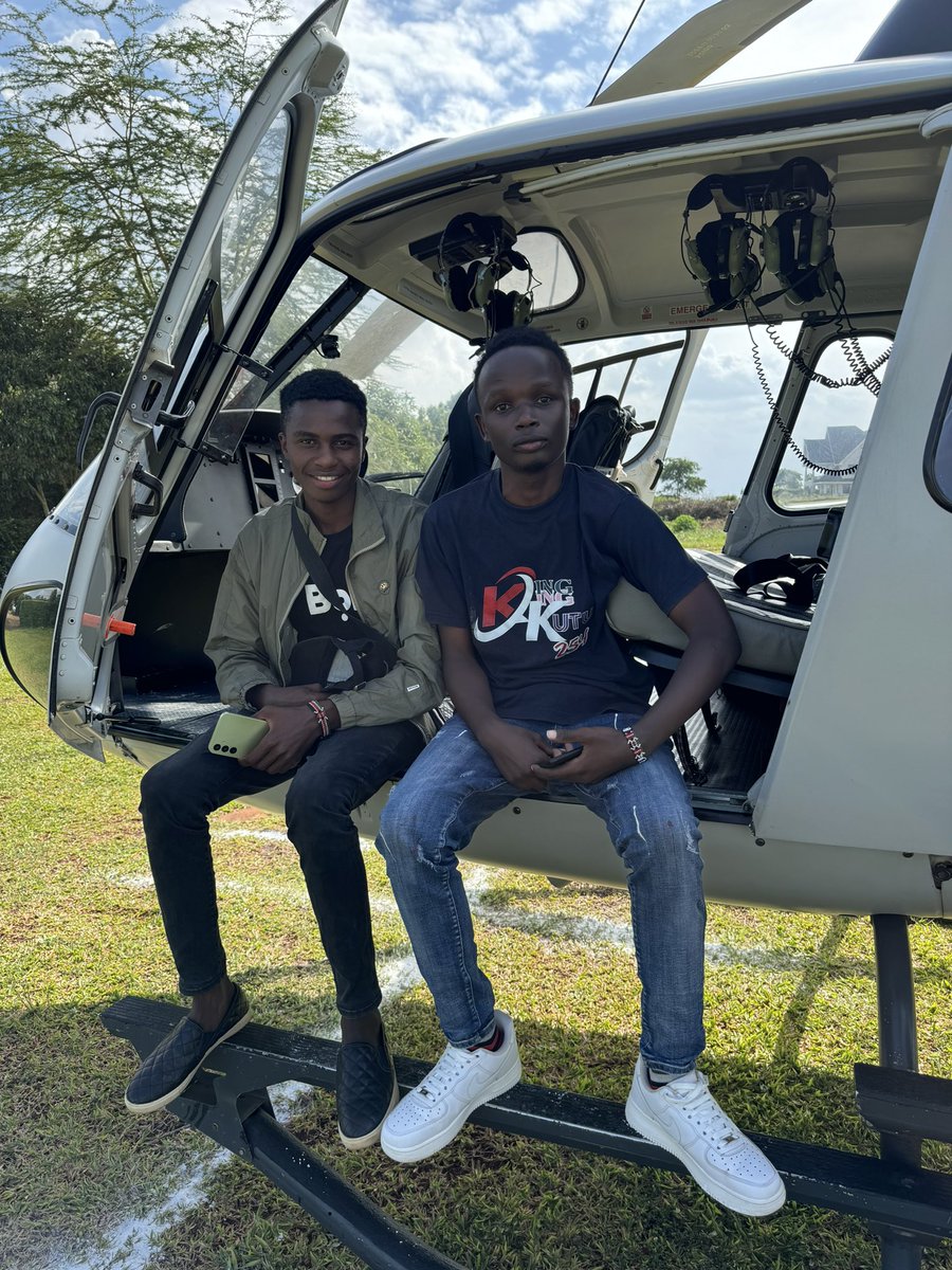 Hawa sasa wamekua big wigs. @djeduhmaks & @Mohammed_kutu 🚁