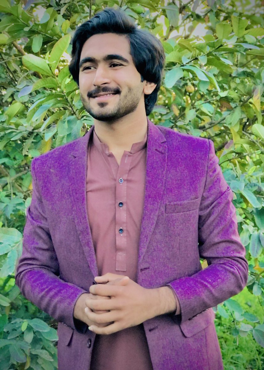 MrAhmooo's tweet photo. زندگی جینے کے لئے.  ملی تھی
ہم نے تیری حسرت میں گزار دی🙂🥀
#foryou 
#foryoupage 
#dimpleboy 
#smilekiller 
#poetry 
#PoetryLover 
#viralpost 
#poetrychallenge 
#1millionviews 
#100klike https://t.co/9mg1YB4nmP