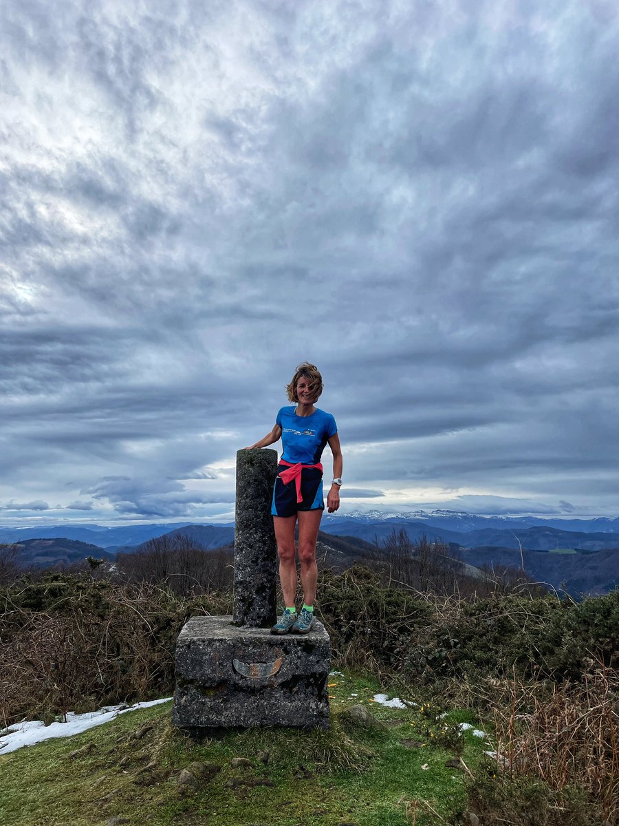loramen's tweet photo. KARAKATE-IRUKURUTZETA 🏃♀️ ⛰️
Zelako zortea. Atzo alpinismoa Aizkorrin, gaur korrikaldia Aizkorri, Anboto, Udalaitz eta Gorbeiari begira. Bizitzako opariak! 🥰
#karakate #irukurutzeta #trailrunning https://t.co/DQbDH7LTWP