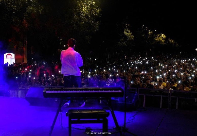 SCRYCHA's tweet photo. “lasciami adesso pensare che questo sia solo l’inizio di un altro bel viaggio
il biglietto lo faccio per ultimo 
e lascio per strada il mio vecchio bagaglio”
+20, 🖤 https://t.co/xyIByqcCtO