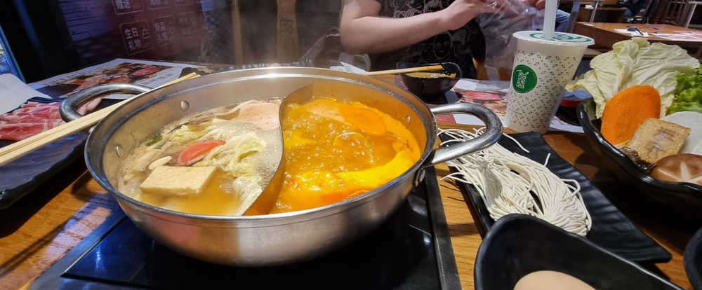 Продолжаю публиковать заметки про свою поездку в Китай в 2023 году. Уже более 60 постов с фото и видео. Забегайте – t.me/evgenvaliaev