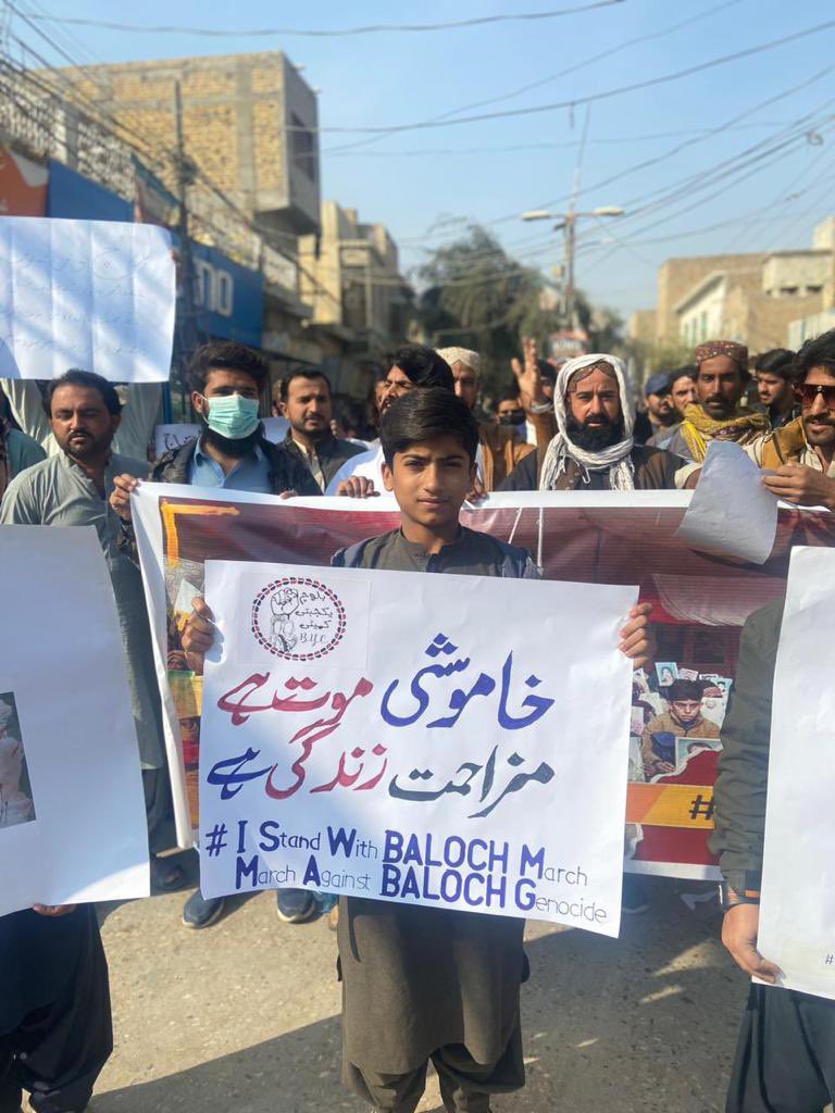 ہمارے بچے بھی شعور کے اس سطح تک پہنچ چکے ہیں کہ خاموشی میں موت اور مزاحمت میں زندگی کے نظریہ  کے ساتھ ہے۔

اور آپ اب بھی اس خوش فہمی میں مبتلا ہے کہ آپ اس تحریک کو طاقت اور تشدد سے شکست دے سکتے ہو۔

ڈرتے وہ لوگ ہیں جنہیں اپنا عیش و عشرت کھونے کا ڈر ہو،
ہمارے تو گدان بھی جل چکے