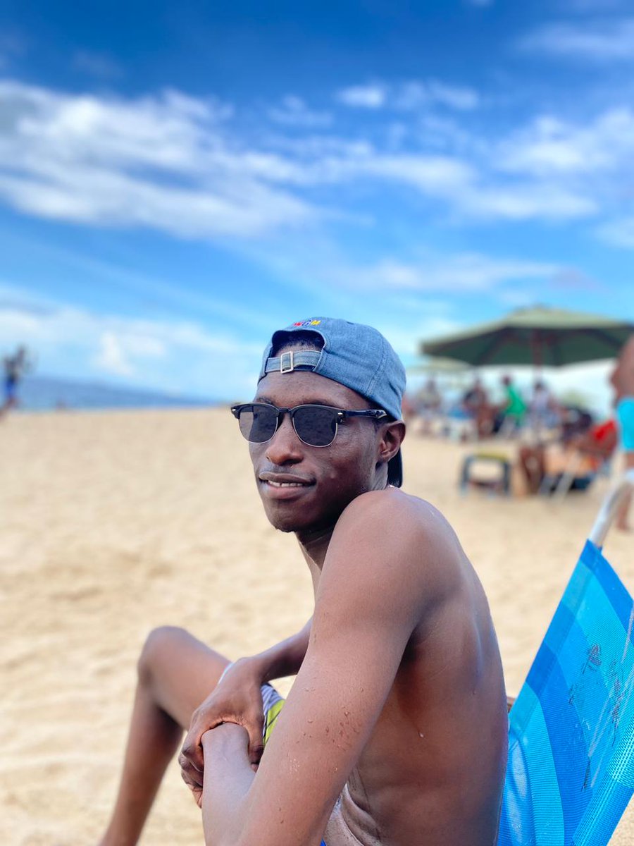 eutelinho's tweet photo. A vida é linda só pra quem sabe viver 🥂🏖️ https://t.co/E3SUvFCLHa