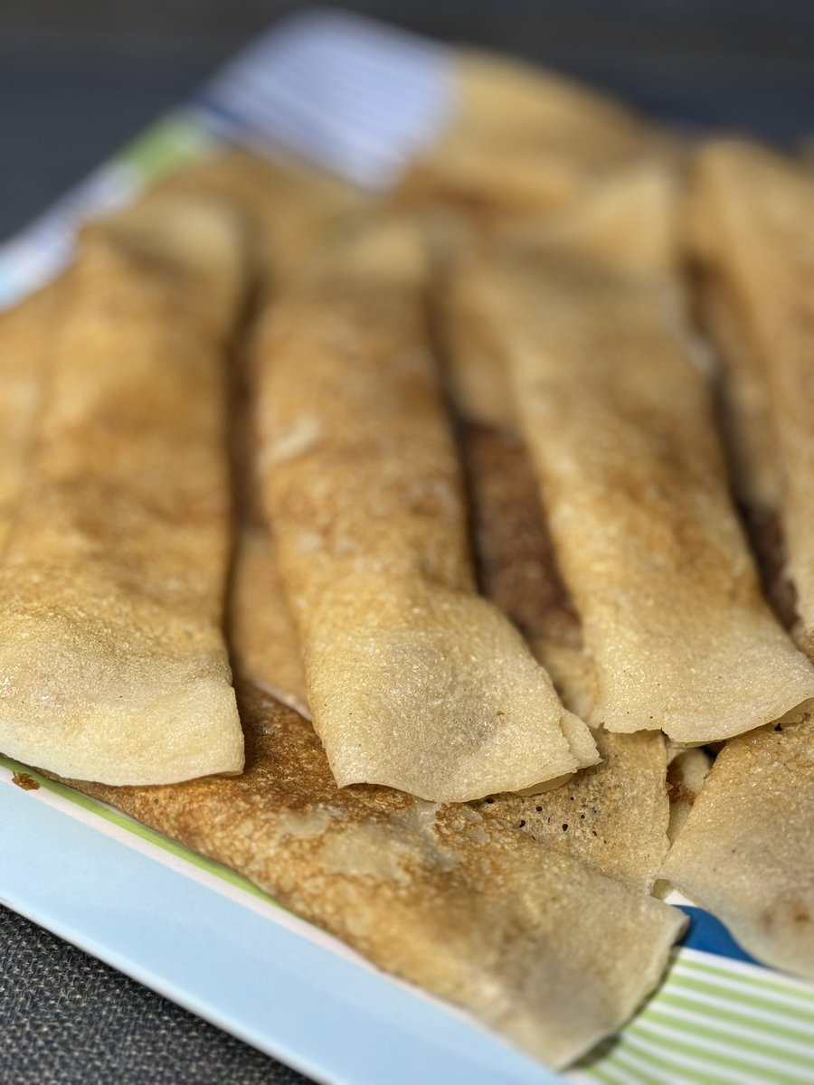 sanghamitra_m's tweet photo. That’s #patishapta — my childhood wrapped in jaggeried coconut-y sweetness… 
#happymakarsankranti #pithe #sankranti #nostalgia https://t.co/mgDdt3i3y9