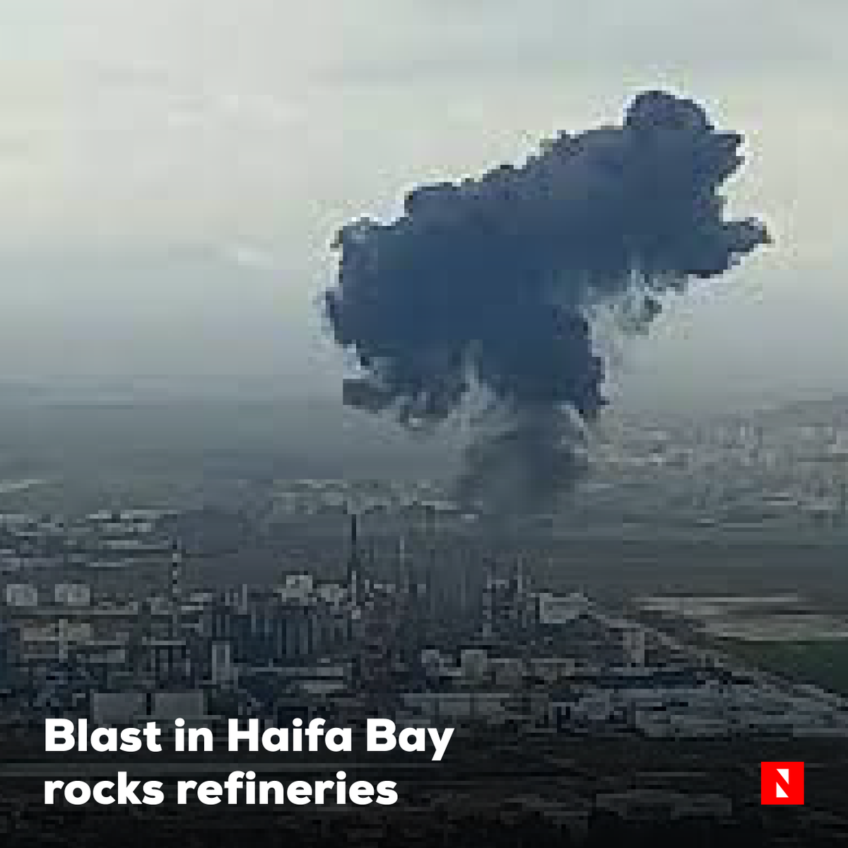 jordannewsdaily's tweet photo. On Sunday, Israeli media reported a powerful explosion in Haifa Bay, near the occupied oil refinery. The Israeli fire department claimed that the explosion occurred at the Carmel Olefins Ltd. reactor due to high pressure in the atmosphere, and it assured that there was no danger.

Video footage circulating on social media shows a black cloud in the sky over the Haifa Port. An eyewitness said the explosion resulted from a missile hitting the port, Quds Press Reported. 

It also mentioned that Israeli occupation authorities typically withhold information about casualties in such incidents, restricting reporting to control public opinion.
