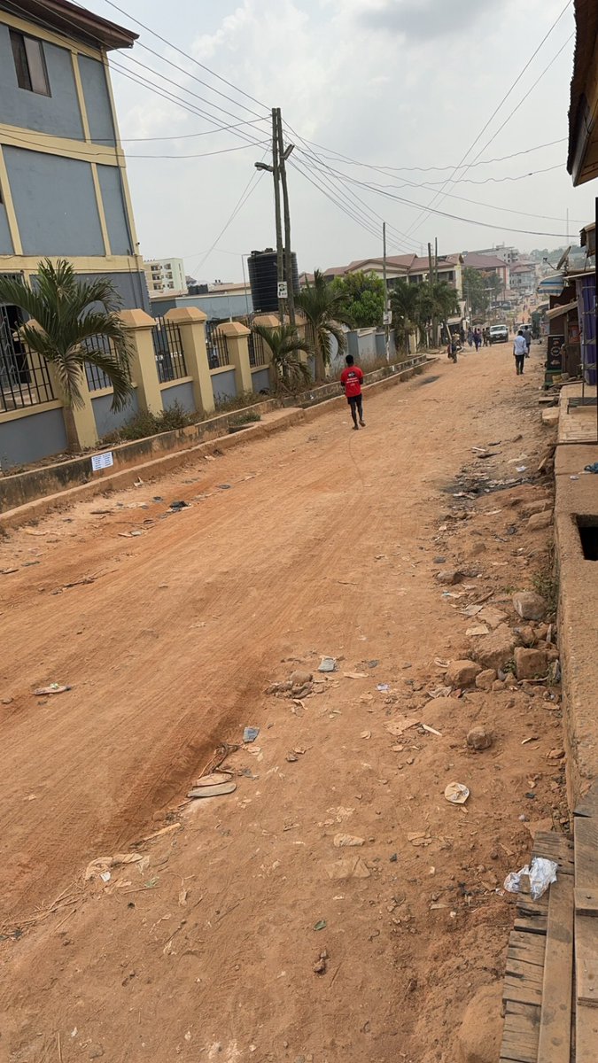 KnustStudent's tweet photo. The beautiful love story between the ayeduase road and Knust students begins https://t.co/fPQwCuYqqw