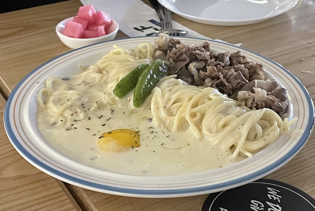 eating_omok's tweet photo. 혜화 알프(ALF)

현생사느라 비워뒀던 계정에 다시 박차를 가하는 기념 댕로 쌔삥 술집⚡️
다양한 논알콜 음료가 있어 술 안 먹는 사람들도 분위기를 낼 수 있고 안주 퀄리티는 그럭저럭 우삼겹에서는 누린내가 살짝 났고 골뱅이비빔면이 젤 맛있었음 !
아늑하고 깨끗한 화장실에 플러스 점수 드립니다 https://t.co/nmAKuUalxg