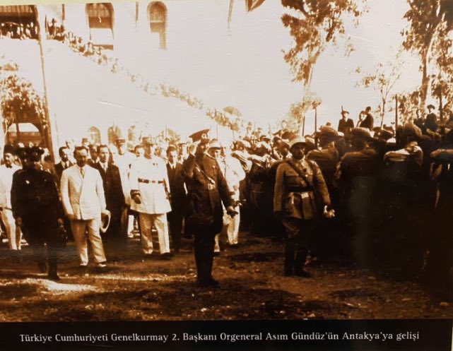 Türk İstiklâl Harbi esnasında Batı Cephesi Kurmay Başkanlığı görevini yürütmüş, İsmet İnönü ile Mudanya Konferasına katılmış, Montreux Boğazlar Sözleşmesinde delege olarak katılmış ,1938 yılında Hatay meselesi için Fransa ile yapılan görüşmelerde Türk Heyeti Başkanlığını yapmış+