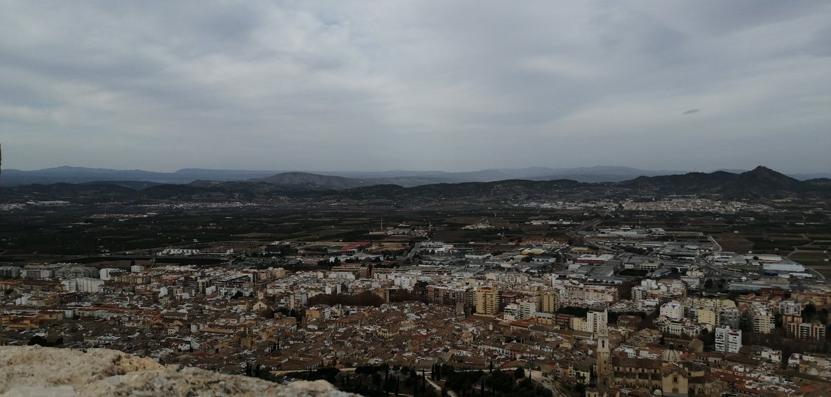 Hoy en #TelecosPorEspaña tenemos este repetidor en lo alto del Castillo de Xàtiva (Jávita pars los castellanos)

<a href="/ast_josea/">Jose EA2EYI | W2EYI</a> #RetoTeleco