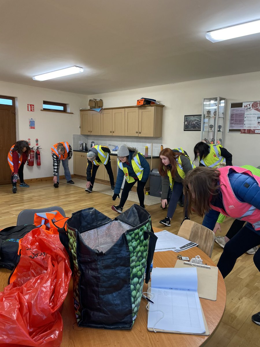 cathnolanlyons's tweet photo. What a lovely morning for a walk with @ClounmaconG Thank you to everyone who joined us this morning and to Fitness Instructor Killian Walsh for going through the warm up exercises with us. @GAACommunity 
#Clounmacon #ClounmaconGAA #Listowel #OperationTransformation https://t.co/2nZ2eeVz9I
