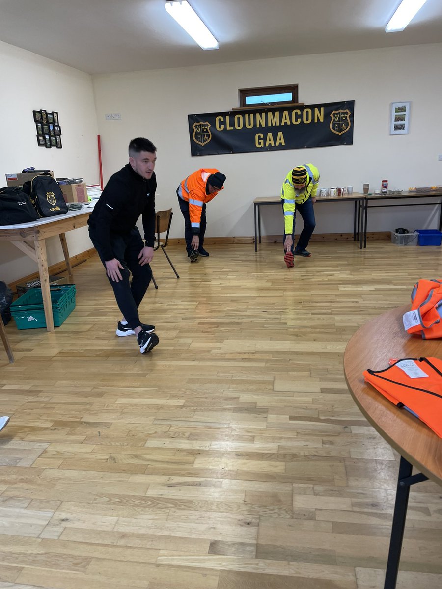 cathnolanlyons's tweet photo. What a lovely morning for a walk with @ClounmaconG Thank you to everyone who joined us this morning and to Fitness Instructor Killian Walsh for going through the warm up exercises with us. @GAACommunity 
#Clounmacon #ClounmaconGAA #Listowel #OperationTransformation https://t.co/2nZ2eeVz9I