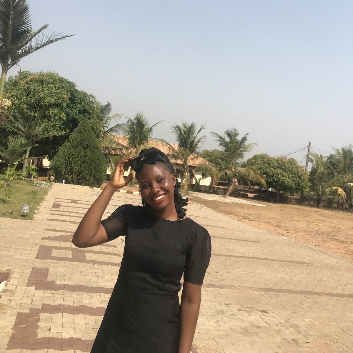 DQueen_Weird's tweet photo. #NewProfilePic https://t.co/FPLttFIt9K