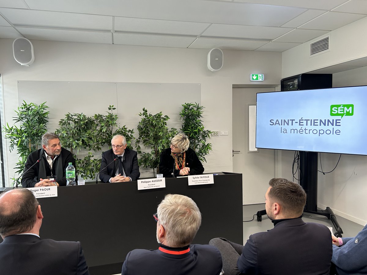 SteMetropole's tweet photo. [LeadersCup 2024 - Conf. de presse] « Cette Leaders Cup, au regard du succès rencontré en 2023, vous l’avez amplement méritée », souligne le Président de la @LNBofficiel, Philippe Ausseur. Rdv du 16 au 18 février à l’Arena #SaintÉtienne Métropole. Infos 👉 https://t.co/zSDui2JH3C https://t.co/6SzVxcHZOZ