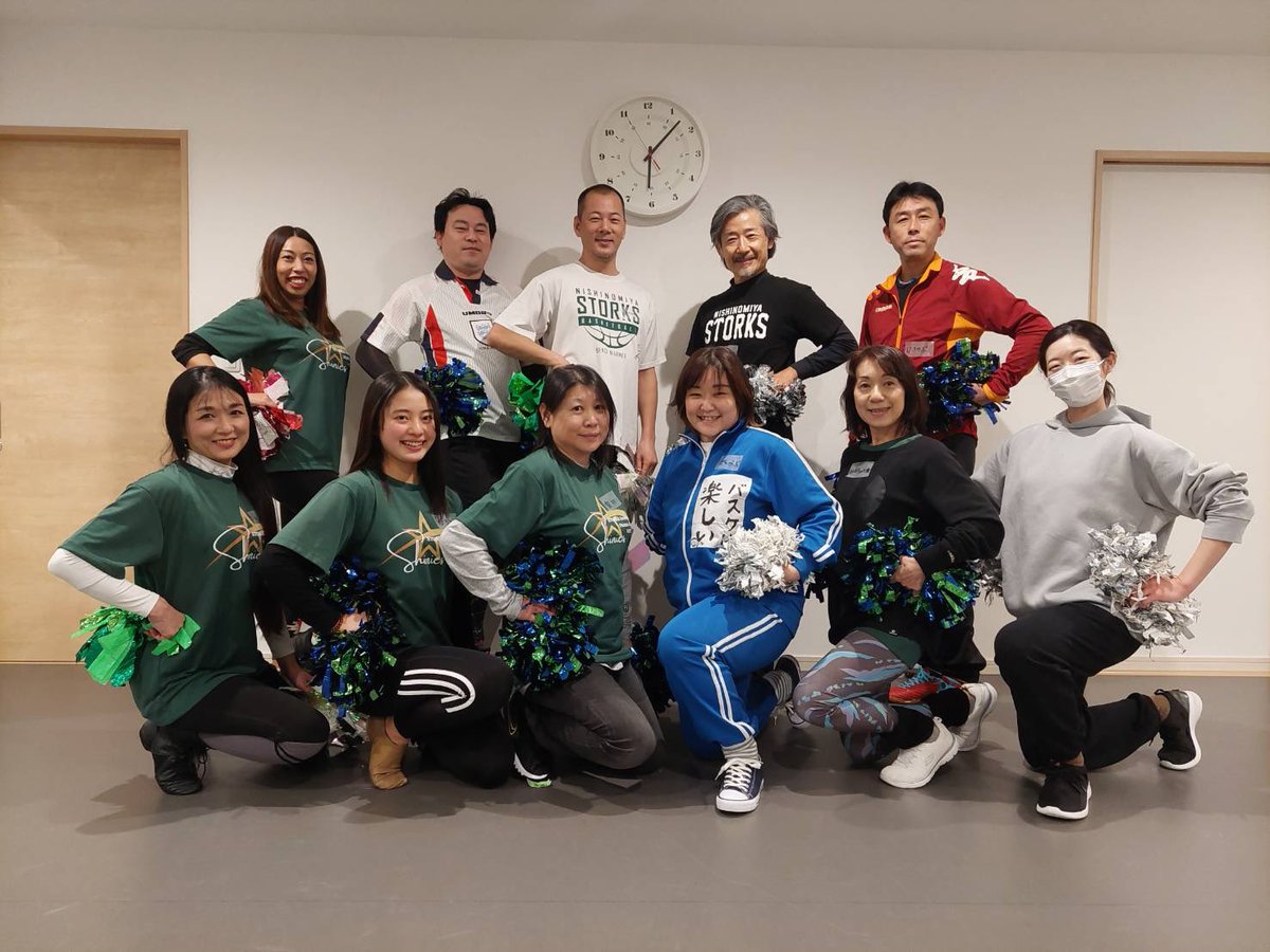storks_academy's tweet photo. 大人チア練習会✨
今年もたくさんのメンバーが集まってくださいました❗️
2月11日のホームゲームパフォーマンス出演に向けて練習がスタート👍
たった90分でフリ入れを完了するという大人の本気を感じた練習会でした🔥
#神戸ストークス
#神戸ストークスチアスクール #大人チア https://t.co/aT2jQnZbwE
