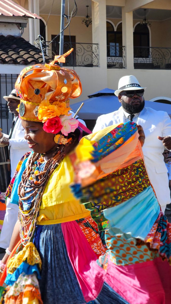 gabogrimaldo's tweet photo. Postales de mi tierra, desfile de Las Mil Polleras, Las Tablas. #Panama #Crisolderazas #Afropanameños #Congos https://t.co/Mc9aX6Veka