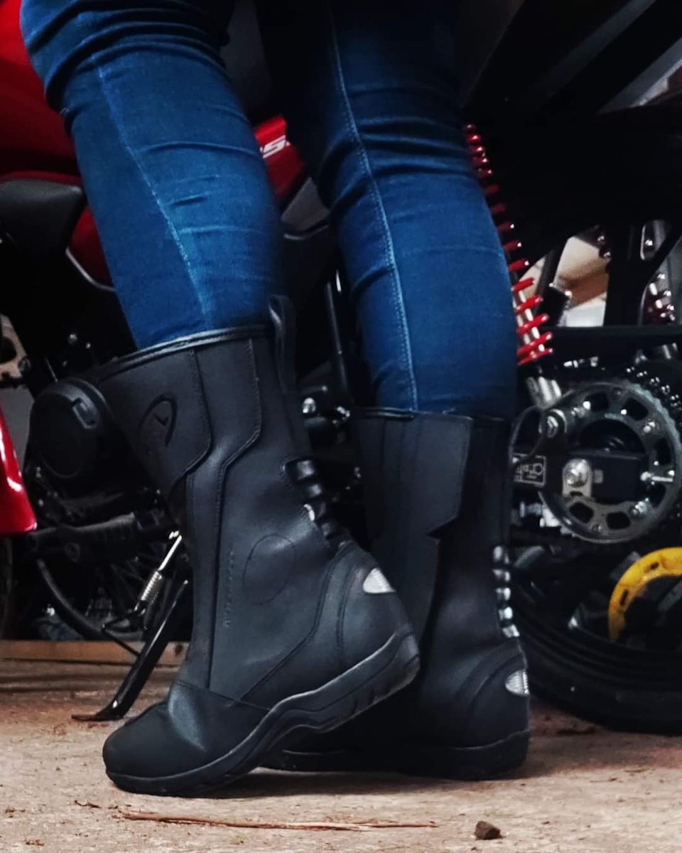 LululiciousFeet's tweet photo. Come and ride with me...
All links in Bio for buying 
#boots #bikerboots #feetworshi̇p #feetcommunity #sendtips https://t.co/7V20lDhoNX