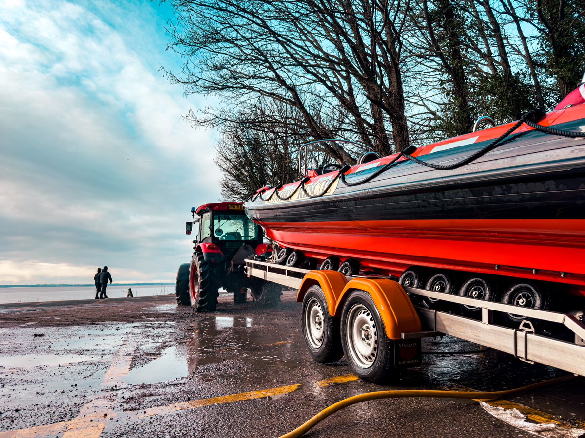 HumberRescue's tweet photo. This morning, our team was out on the water, sharpening skills in towing and casualty recovery. These essential drills ensure we’re prepared for any emergency, in any weather. https://t.co/x08rOlHFLC