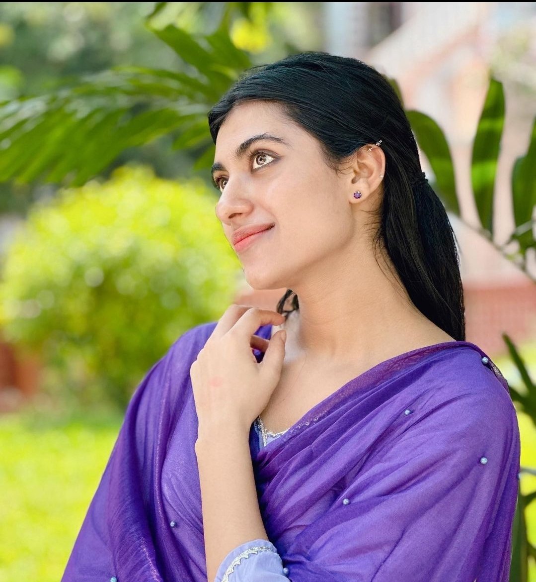 dollybiblio's tweet photo. Everything happens for a reason ✨️💜 stay strong in any situation 
#BiggBossTamil7 #aishu #sparkleaishu https://t.co/UY212oQGha