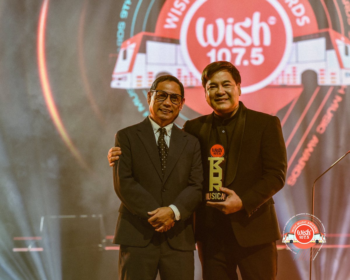 wish1075's tweet photo. LOOK: Concert King Martin Nievera is the #9thWishMusicAwards' KDR Icon of Musical Excellence https://t.co/zeGU5E17W2