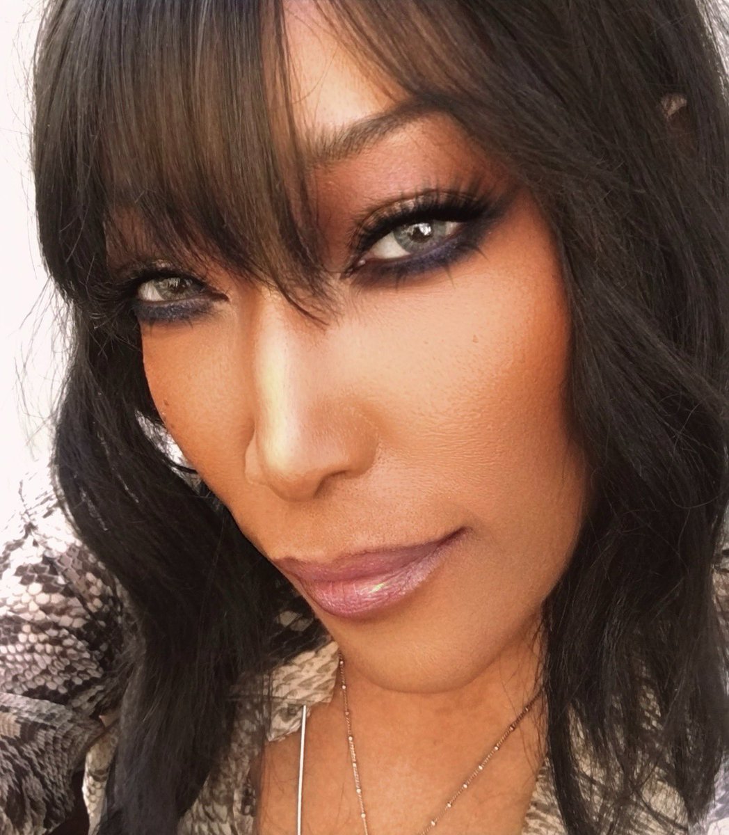 evfrapiere's tweet image. Communication for the Soul©️

There is no #remedy, rhyme, or reason
when branches #weeds stretch so far. 
And roots grow with rapid momentum
as justice #vindicate shining stars. ✍🏽

       #bravewrite #vsspoem #vss365