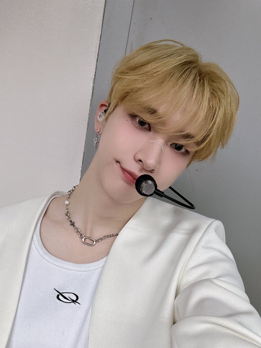 OnlyOneOfmember's tweet photo. [#나인] You're my dopamine🫡😎👍🏻🫶🏻

#OnlyOneOf #온리원오브 https://t.co/LEu4hSxmc1