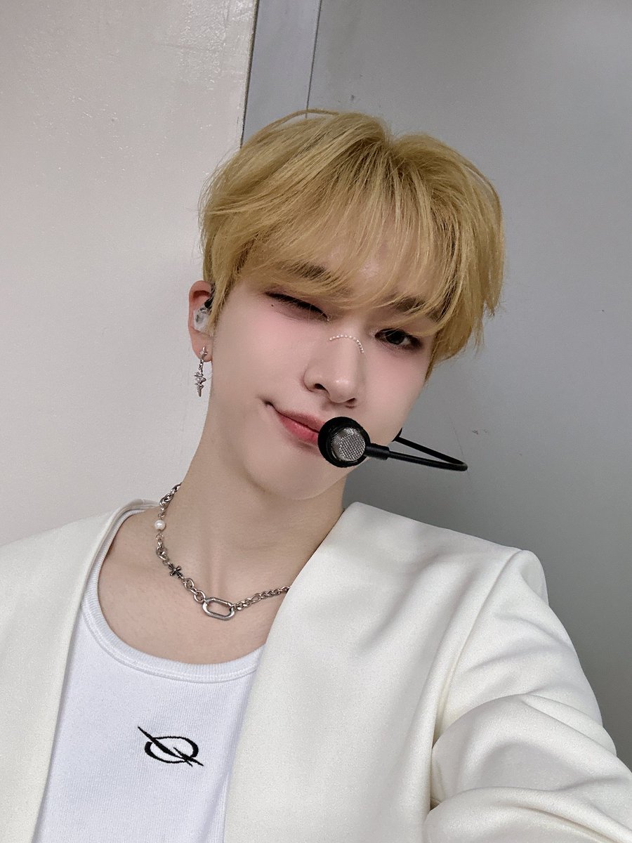 OnlyOneOfmember's tweet photo. [#나인] You're my dopamine🫡😎👍🏻🫶🏻

#OnlyOneOf #온리원오브 https://t.co/LEu4hSxmc1