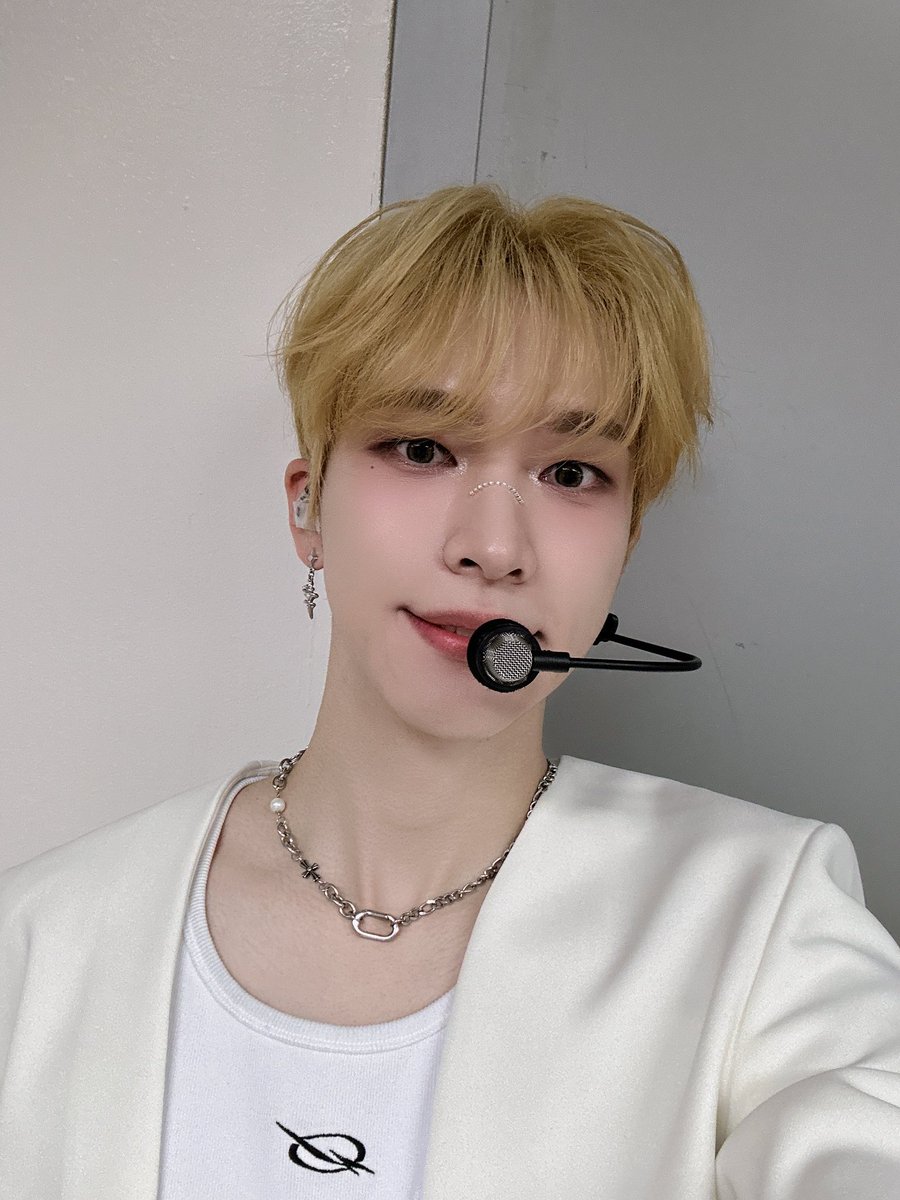 OnlyOneOfmember's tweet photo. [#나인] You're my dopamine🫡😎👍🏻🫶🏻

#OnlyOneOf #온리원오브 https://t.co/LEu4hSxmc1