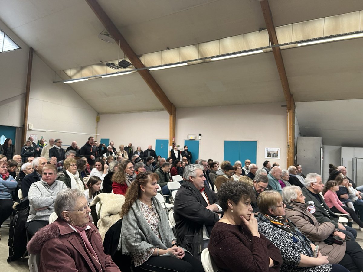 LDarcos's tweet photo. Beaucoup d’élus autour de @Pierre_VALLEE91 et de son équipe municipale des Granges-Le-Roi (c’est notre chouchou et le plus jeune Maire d’Ile-de-France) pour ses vœux ! https://t.co/DSJj2bCXFr