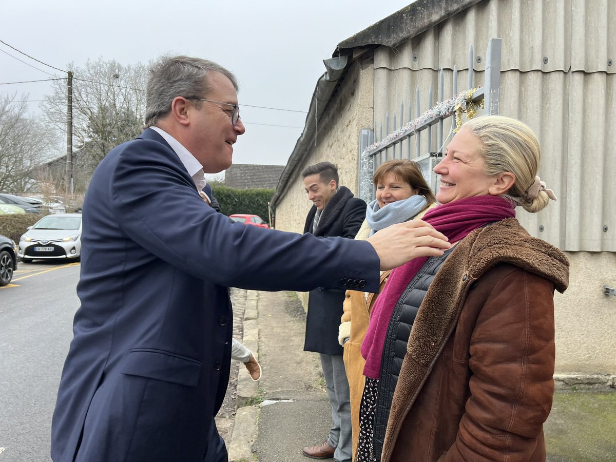 LDarcos's tweet photo. Beaucoup d’élus autour de @Pierre_VALLEE91 et de son équipe municipale des Granges-Le-Roi (c’est notre chouchou et le plus jeune Maire d’Ile-de-France) pour ses vœux ! https://t.co/DSJj2bCXFr