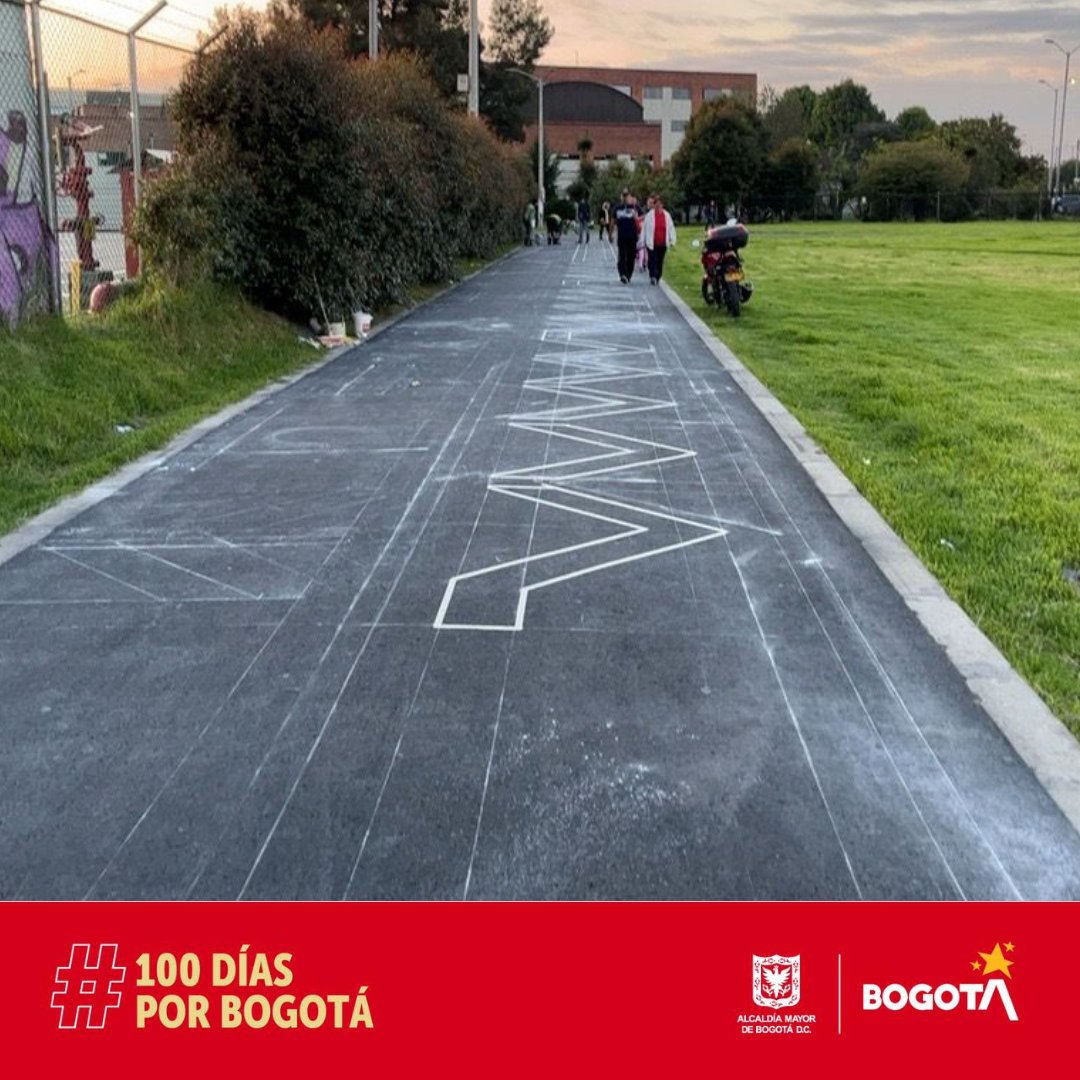 SectorMovilidad's tweet photo. 📢¡Paren todo!, no es una ciclorruta, no es una vía, es una red peatonal que conecta los senderos que llevan del barrio Bochica al Portal 80 de TransMilenio. Un nuevo urbanismo táctico para que los peatones disfruten del espacio público y transiten de forma segura.👏🏾🤩🚶🏾‍♂️ #100DíasPorBogotá