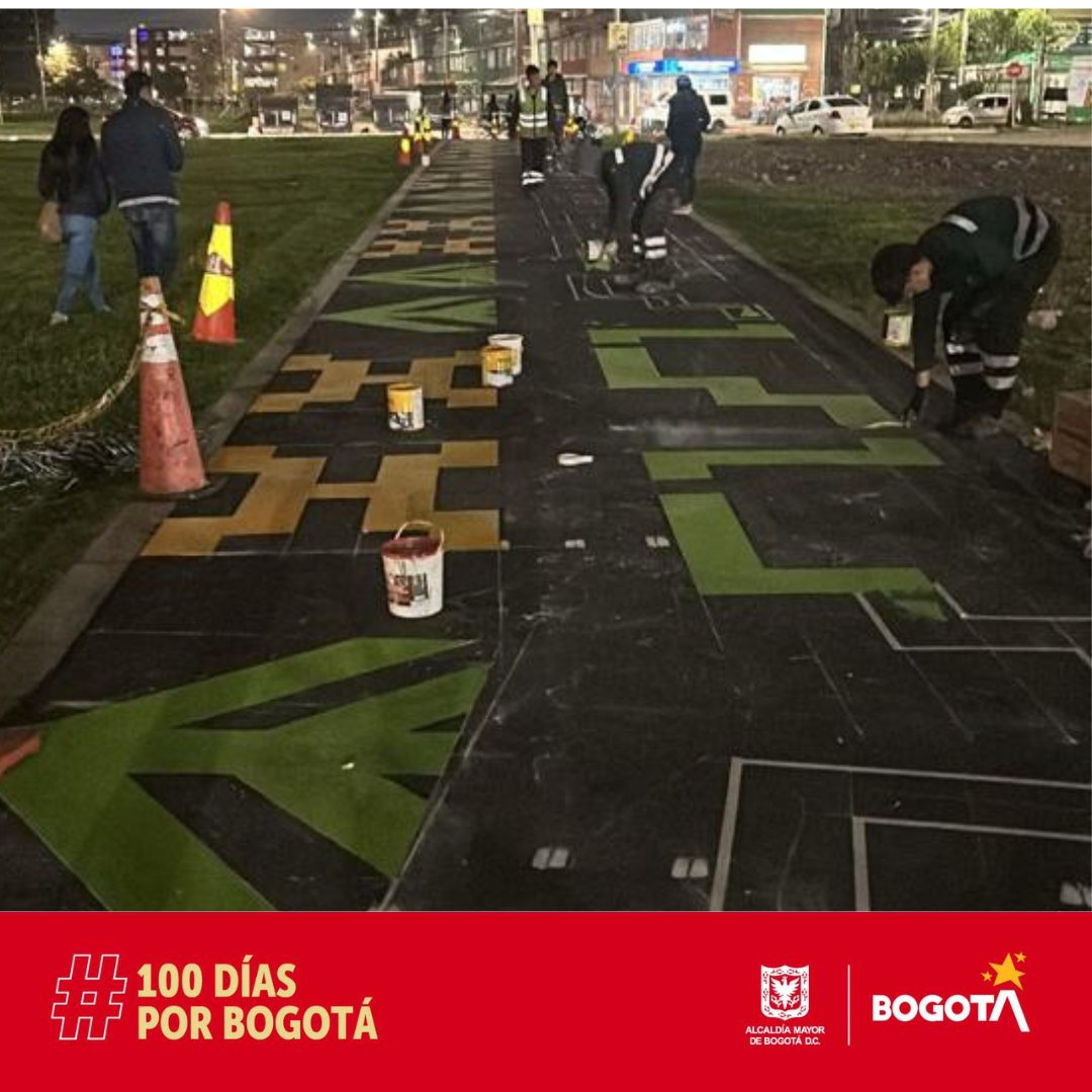 SectorMovilidad's tweet photo. 📢¡Paren todo!, no es una ciclorruta, no es una vía, es una red peatonal que conecta los senderos que llevan del barrio Bochica al Portal 80 de TransMilenio. Un nuevo urbanismo táctico para que los peatones disfruten del espacio público y transiten de forma segura.👏🏾🤩🚶🏾‍♂️ #100DíasPorBogotá
