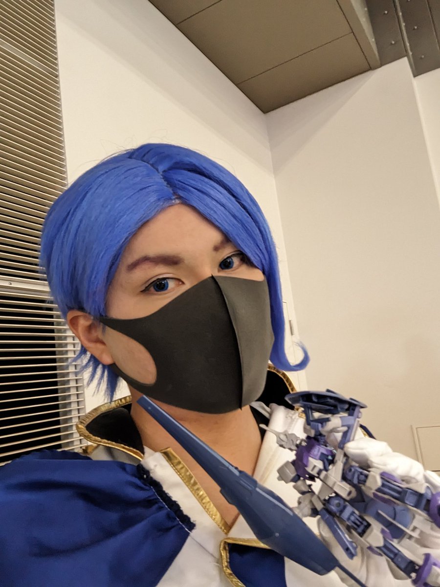 mmitsuki425cs's tweet image. 2021年
2022年
2023年
年1ガエリオしてるけどコスプレ下手過ぎる……成長を感じない……
なんなら2022年が奇跡的にアイライン？上手かったの謎
今年こそはコスプレ頑張りたいし年1以上したいわね
#C99
#C99コスプレ
#C99_cos
#となコス
#C103
#C103コスプレ
#C103_cos