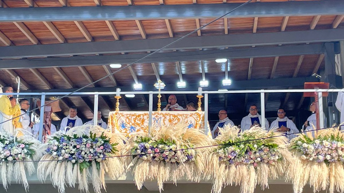 elimpulsocom's tweet photo. #ImpulsoDeFe #DivinaPastora Inicia la santa eucaristía de despedida a la Divina Pastora del pueblo de Santa Rosa #14Ene https://t.co/eRfA88hp3Q