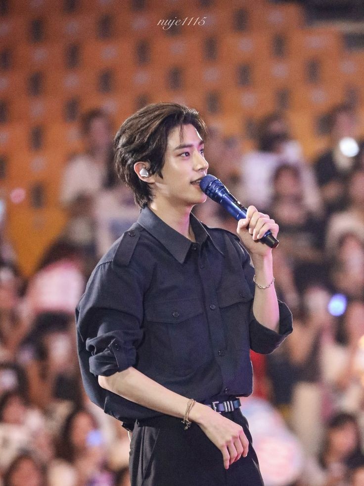 <a href="/euncdae/">Eve❤</a> "Gak cuma itu, kami juga ada 1 lagi hadiah untuk kalian!" 

interacty.me/projects/f1d5f…

“Silahkan untuk diterima ya Riola!” Ersya kembali tersenyum sembari memberikan hadiah yang sudah Eunoai mates siapkan sejak jauh jauh hari untuk Anomeia.