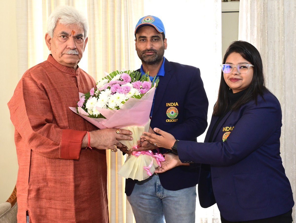 Indian Divyang Cricket Team Captain calls on Lt Governor J&amp;K

 #JammuKashmir 

crosstownnews.in/post/87323/ind…