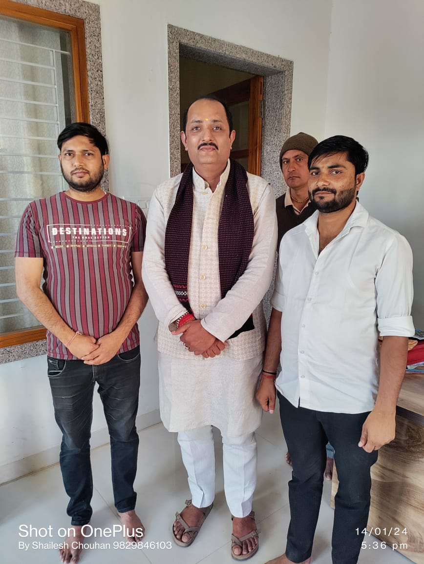 DeepakC58213222's tweet photo. Dpr jalor jalor sosal midiya jalor
BJP yuwa morcha
लोकसभा जालोर सिरोही के भावी उम्मीदवार राव प्रेमसिंह जी https://t.co/RVQbASEYta