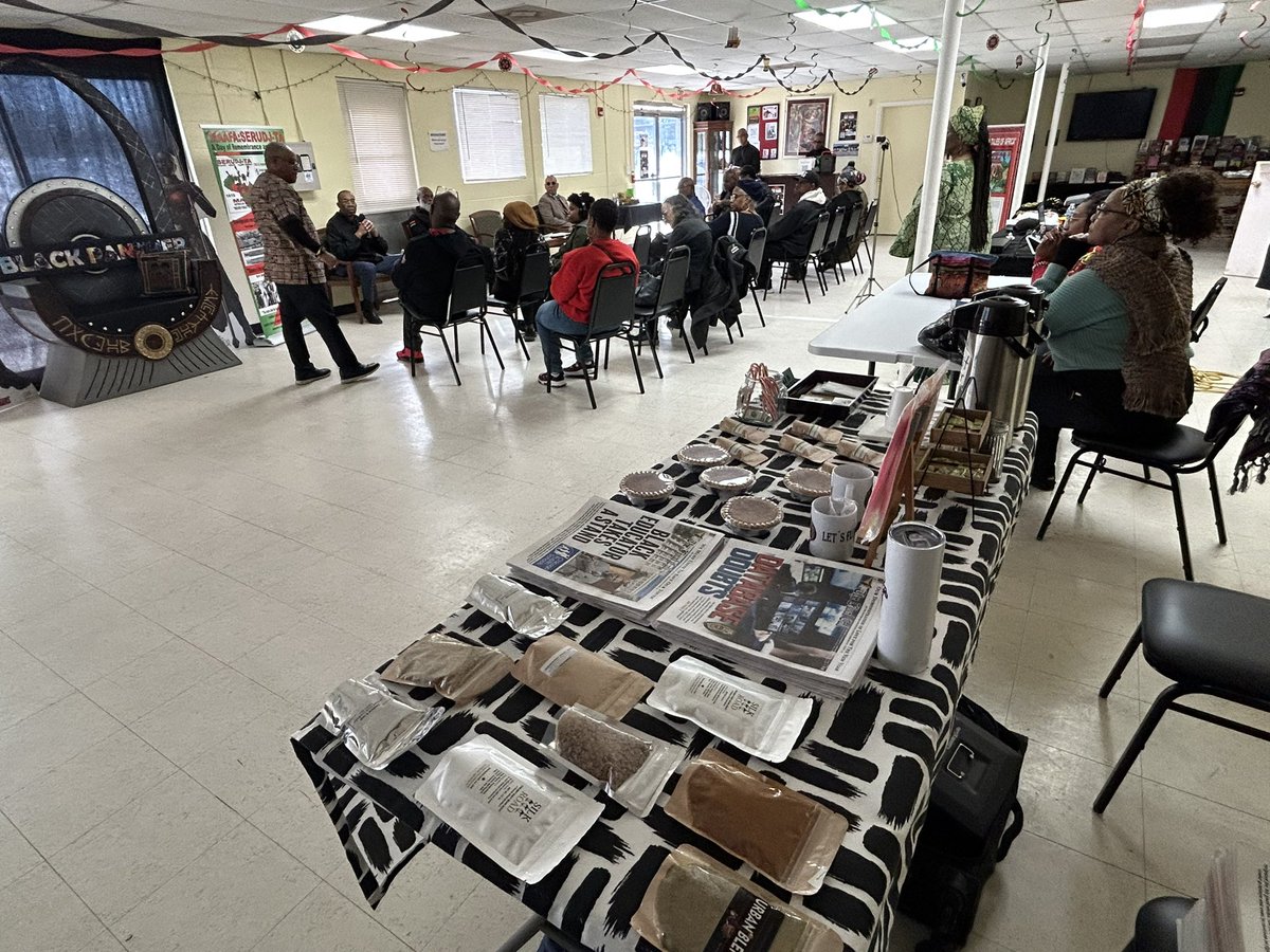 BruhThahLu's tweet photo. Our Place Community Market. #Bruhthahlu #Staplegoodsproject #Coffee #Beanpie #Finalcallnewspaper #Sanantoniosg #Sanantonio #Skeightbumpers πΌβοΈπ₯§ποΈ https://t.co/KmIvafszfI