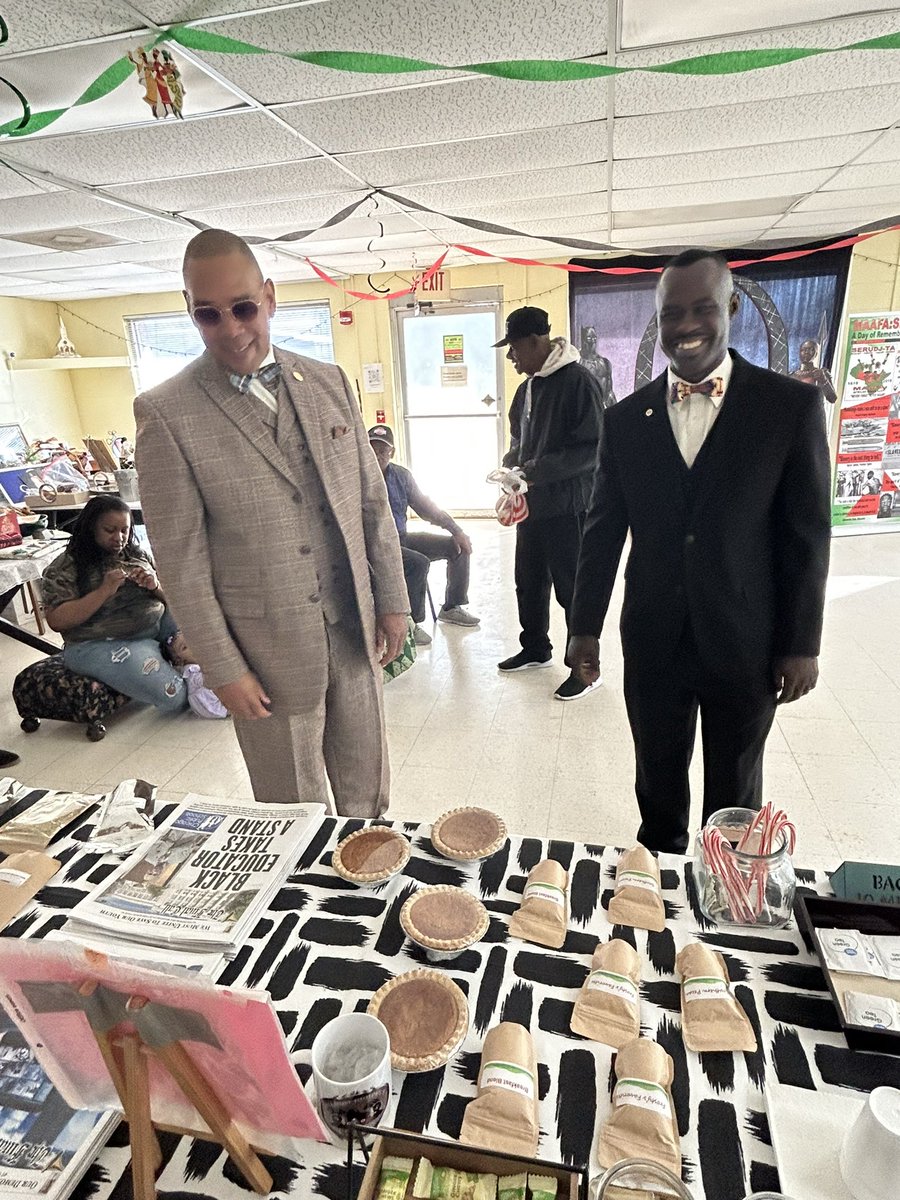 BruhThahLu's tweet photo. Our Place Community Market. #Bruhthahlu #Staplegoodsproject #Coffee #Beanpie #Finalcallnewspaper #Sanantoniosg #Sanantonio #Skeightbumpers πΌβοΈπ₯§ποΈ https://t.co/KmIvafszfI
