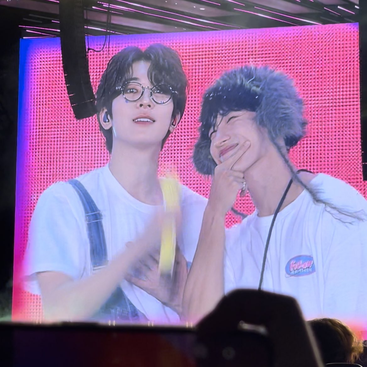fallfor_DK's tweet photo. I'M SO SOFT FOR THIS PIC OMYGD MY TWINS 😭 https://t.co/NnN6JHF1d5