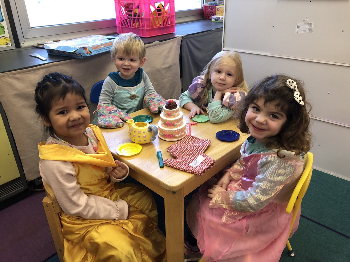 MissSharonCohen's tweet photo. AM Q centers were quite fun!!!  Our queens tea party, turning a Q into a quilt, playing with queens in the castles and rhyming quilt squares!  @Dr_BethHoffman #thehopewellway, #HESPeech https://t.co/DDX3c1j9jV