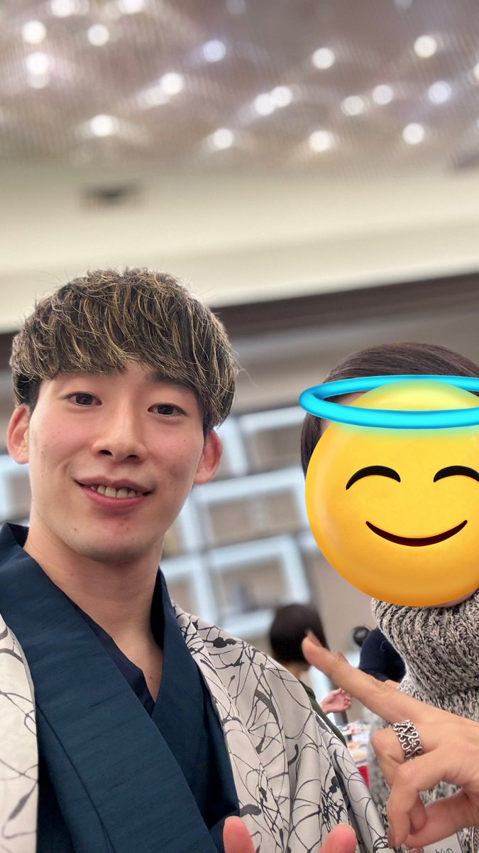 skastar441's tweet photo. 選手がいつ来るのか、いつ誰が回ってくるのか、ドキドキしソワソワしまくってました。変な汗たくさんかいた💦
んで、蓮の安定の目つぶりショットゲットん😁
#本村亮輔
#山本翔太
#長島蓮
#熊本ヴォルターズ
#PARTY_TIME https://t.co/2RfBAtWvaw